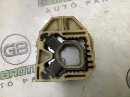 Опора радиатора, крепеж/кронштейн, уплотнитель радиатора 0318-267 Volkswagen Passat B7 USA  1K0121367 