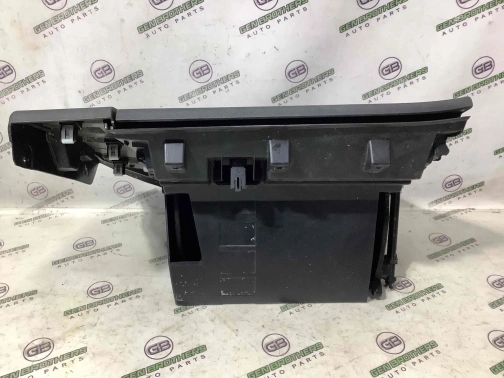 Бардачок (замок бардачка), короб подстаканника, ящик 0761-063 Jeep Renegade  735579060 