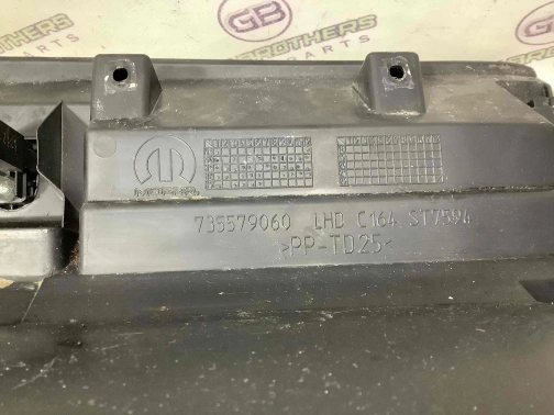 Бардачок (замок бардачка), короб подстаканника, ящик 0761-063 Jeep Renegade  735579060 