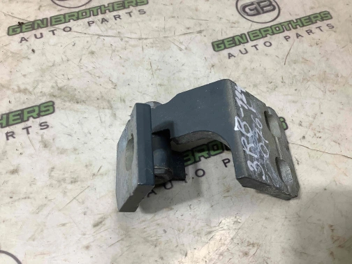 Петля дверей, замка дверей 0761-124 Jeep Renegade  68246405AA 