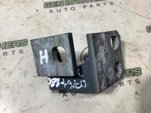 Петля дверей, замка дверей 0761-186 Jeep Renegade  68246419AA 