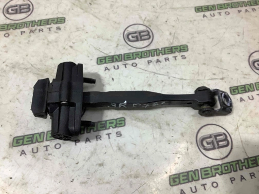 Ограничитель открывания дверей 0761-210 Jeep Renegade  68247312AA 