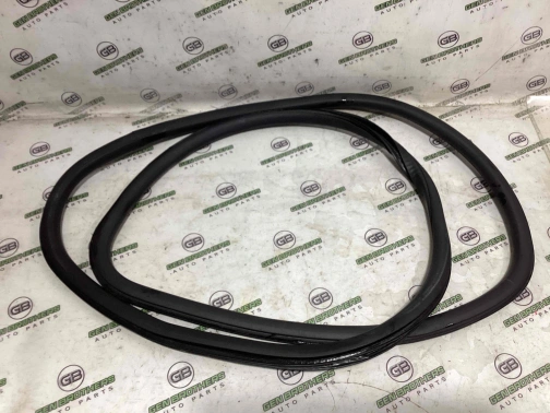 Уплотнитель стекла/двери 0761-211 Jeep Renegade  68256323AA 