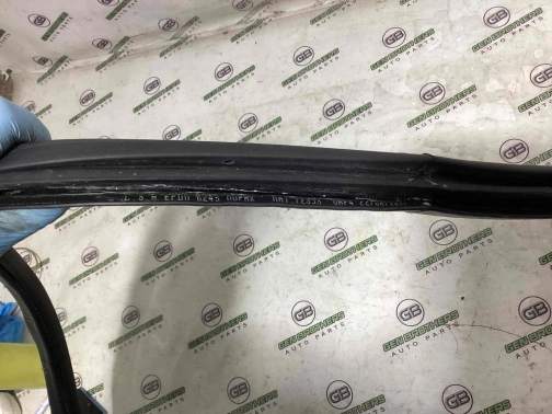 Уплотнитель стекла/двери 0761-233 Jeep Renegade  68256360AA 