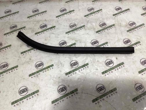 Уплотнитель стекла/двери 0761-321 Jeep Renegade  68520217AA 