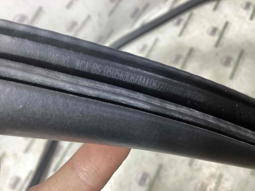 Уплотнитель стекла/двери 0967-224 Jeep Cherokee KL 18-23  68103092AB 