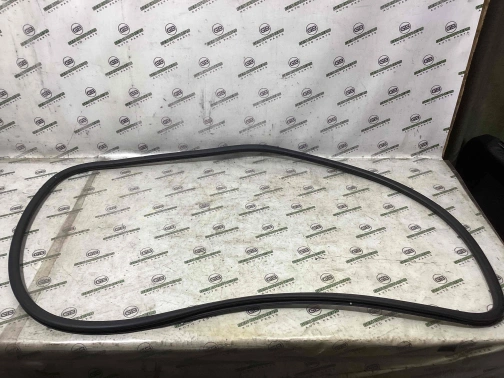 Уплотнитель стекла/двери 0967-276 Jeep Cherokee KL 18-23  5056306AA 