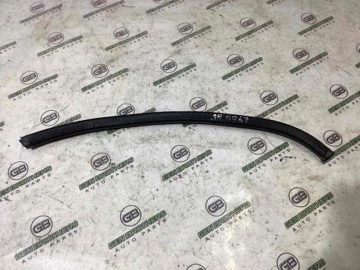 Уплотнитель стекла/двери 0967-297 Jeep Cherokee KL 18-23  68143138AC 