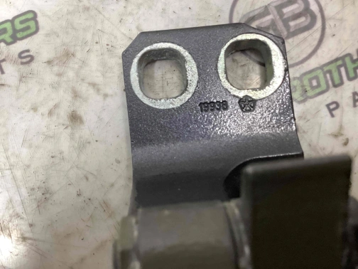 Петля дверей, замка дверей 0967-306 Jeep Cherokee KL 18-23  68140737AB 