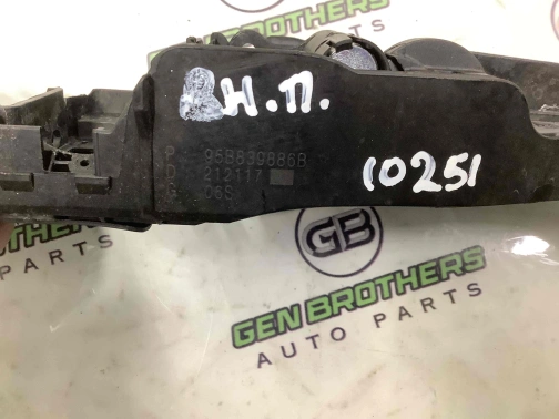 Кронштейн ручки дверей 10251-059 Porsche Macan  95B839886B 
