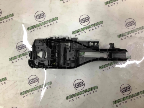 Кронштейн ручки дверей 10251-059 Porsche Macan  95B839886B 