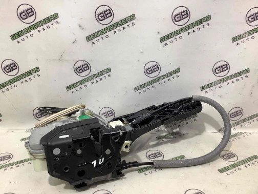 Замок двери передней левой 1370-252 Volkswagen Touareg  8J1837015B 