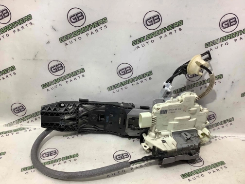 Замок двери передней левой 1370-252 Volkswagen Touareg  8J1837015B 
