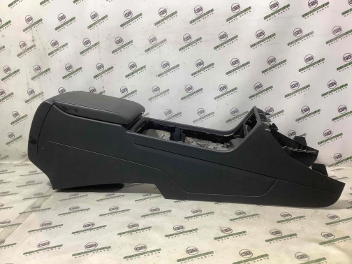 Консоль 1370-542 Volkswagen Touareg  7P1863243 