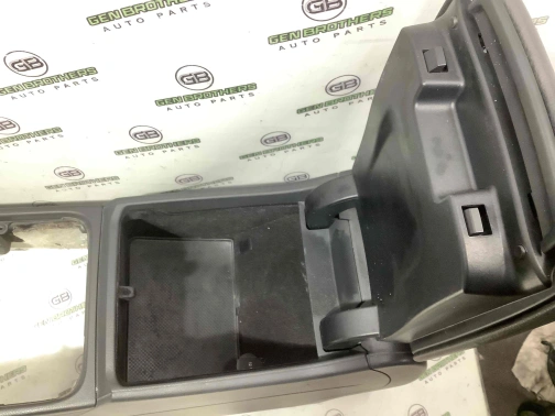 Консоль 1370-542 Volkswagen Touareg  7P1863243 