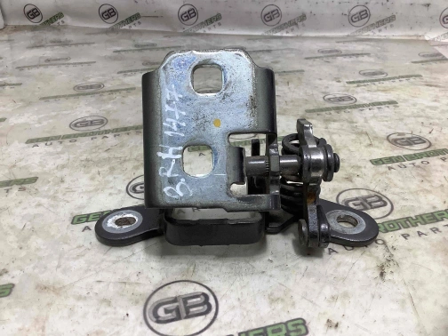Петля дверей, замка дверей 1477-131 Dodge Journey  5067938AH 