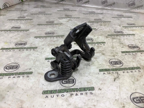 Петля дверей, замка дверей 1477-131 Dodge Journey  5067938AH 