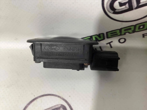 Кнопка открытия багажника 2397-390 Land Rover Range Rover Evoque L538  LR029038 