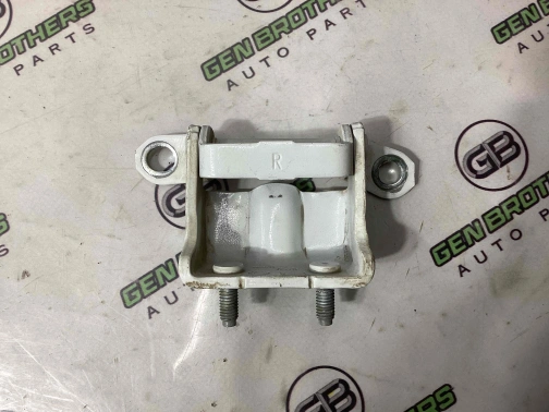 Петля дверей, замка дверей 2540-105 Nissan Maxima A36  824009AM0A 