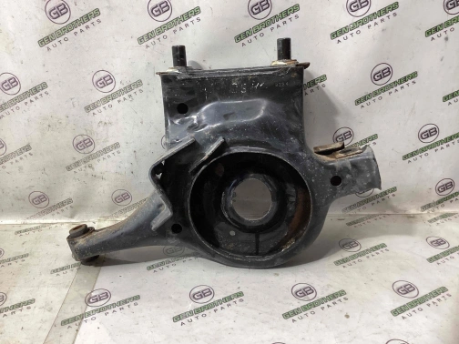 Кулак задний правый 2540-410 Nissan Maxima A36  551B03TA0D 
