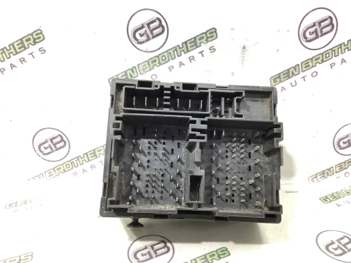 Блок предохранителей (блок реле) 2667-213 Dodge Journey  68068355AD 