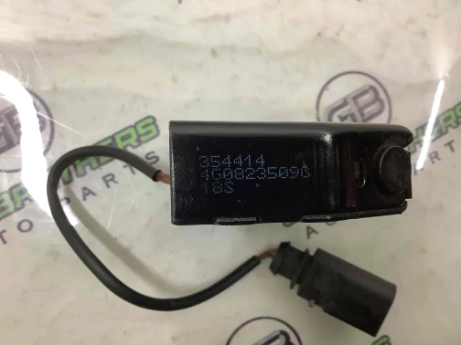 Замок капота, трос капота 3793-059 Audi a6  4G0823509C 