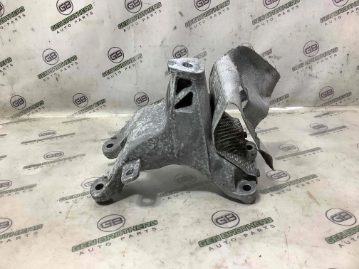 Кронштейн двигателя опорный 3793-303 Audi a6  8K0199308BD 