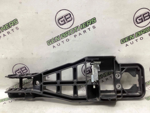 Кронштейн ручки дверей 3961-055 Dodge Durango  04589888AD 