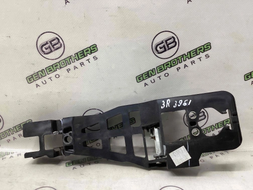 Кронштейн ручки дверей 3961-065 Dodge Durango  04589888AD 