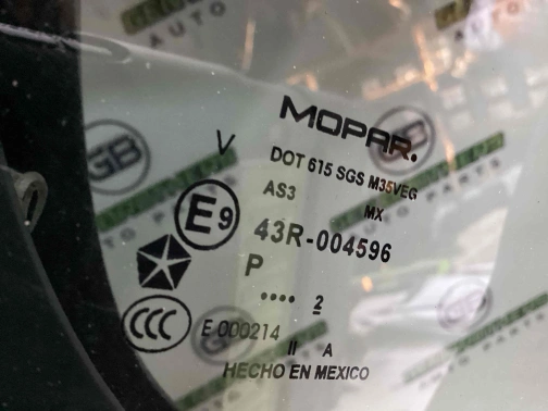 Стекло форточки дверей 4411-1003 Jeep Patriot  5067772AD 