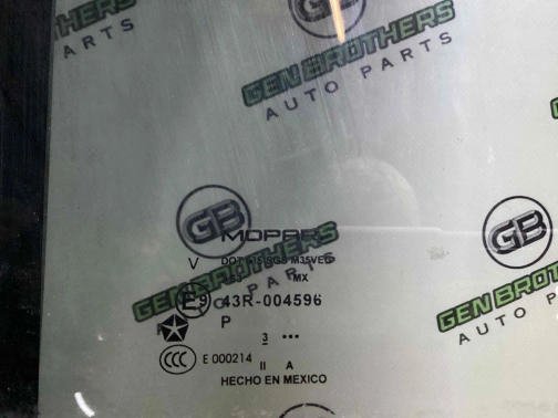 Стекло форточки дверей 4411-1015 Jeep Patriot  5067772AD 
