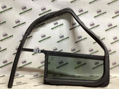 Стекло форточки дверей 4411-1015 Jeep Patriot  5067772AD 