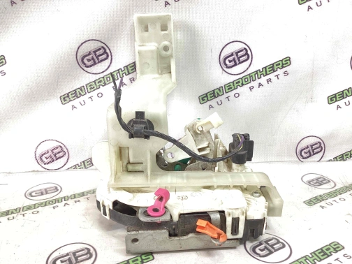Замок двери передней левой 4411-1675 Jeep Patriot  04589647AD 
