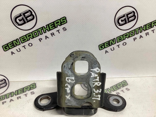 Петля дверей, замка дверей 4411-833 Jeep Patriot  5074256AB 