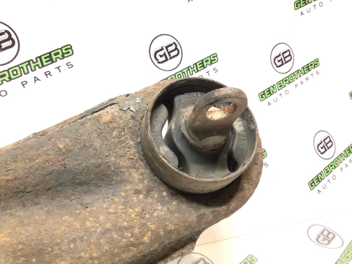 Кулак задний правый 4411-932 Jeep Patriot  5272714AD 