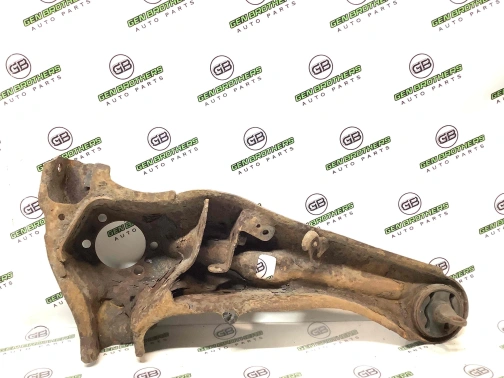 Кулак задний правый 4411-932 Jeep Patriot  5272714AD 