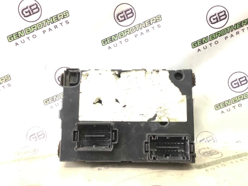 Блок предохранителей (блок реле) 4456-041 Jeep Renegade  520432800 