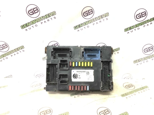 Блок предохранителей (блок реле) 4456-041 Jeep Renegade  520432800 