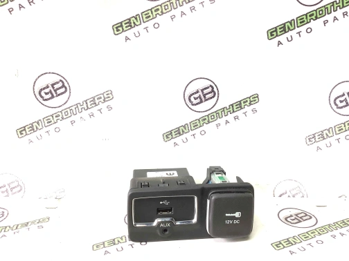 Розетка Usb, разъем 4456-100 Jeep Renegade  735604054 