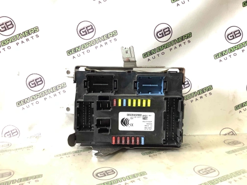 Блок предохранителей (блок реле) 4456-261 Jeep Renegade  520432800 