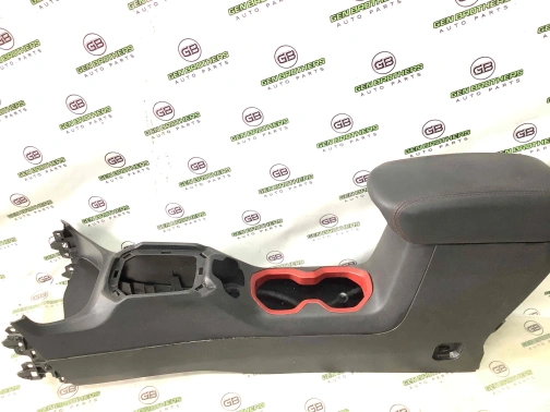Подлокотник 4456-310 Jeep Renegade  5UX18PR3AA 