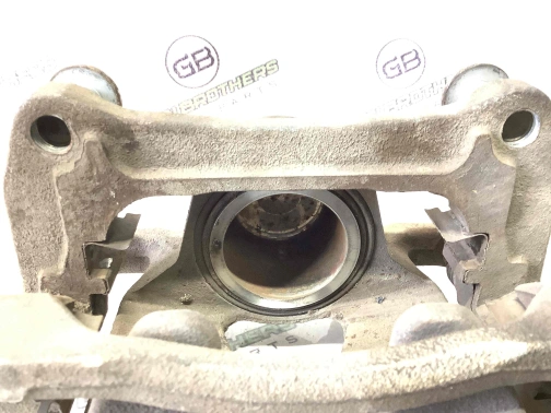 Суппорт передний правый 4456-505 Jeep Renegade  68267931AA 