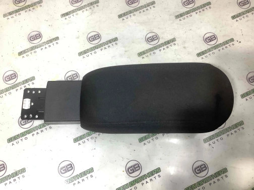 Подлокотник 4456-762 Jeep Renegade  5UX25LXHAA 