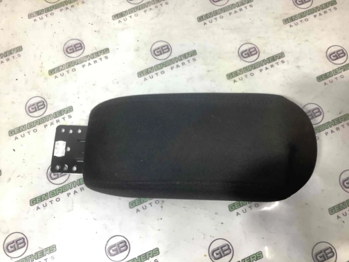 Подлокотник 4456-762 Jeep Renegade  5UX25LXHAA 