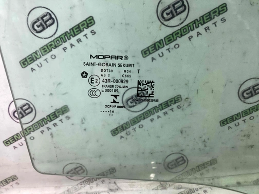 Стекло дверей 4456-777 Jeep Renegade  68274331AA 