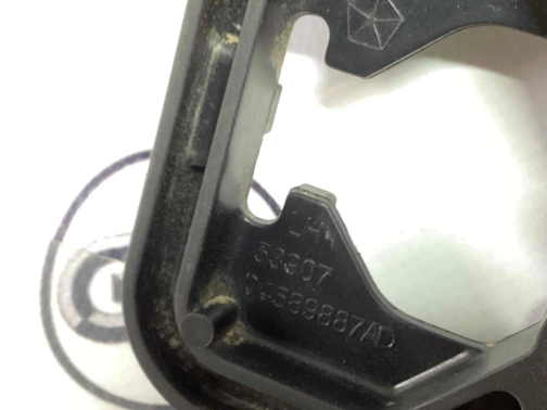 Кронштейн ручки дверей 4466-082 Jeep Grand Cherokee 10-14  04589887AD 