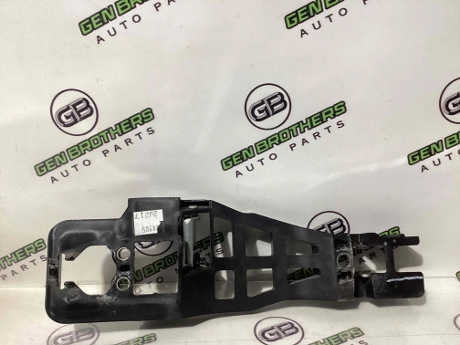 Кронштейн ручки дверей 4468-059 Jeep Grand Cherokee 15 - 20  04589888AD 