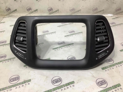 Рамка магнитолы 4667-246 Jeep Compass 17-23  5UT62DX9AB 