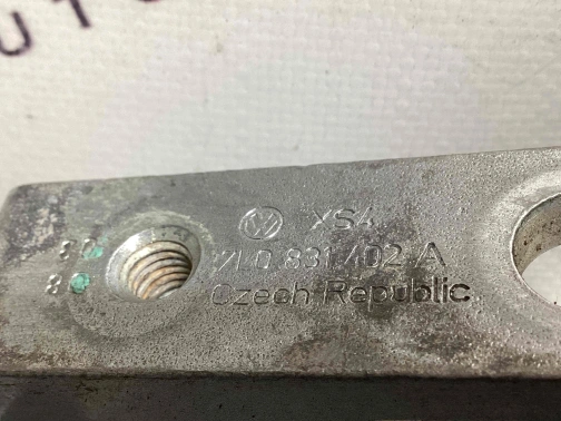 Петля дверей, замка дверей 6633-252 Volkswagen Touareg  7L0831402A 