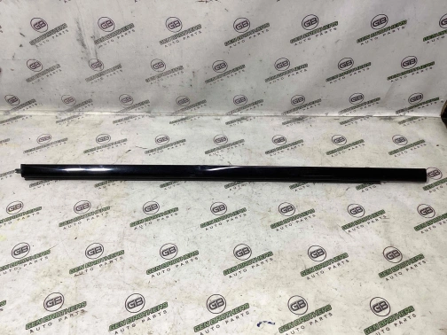 Уплотнитель стекла/двери 7557-163 Jeep Grand Cherokee 15 - 20  68278320AC 